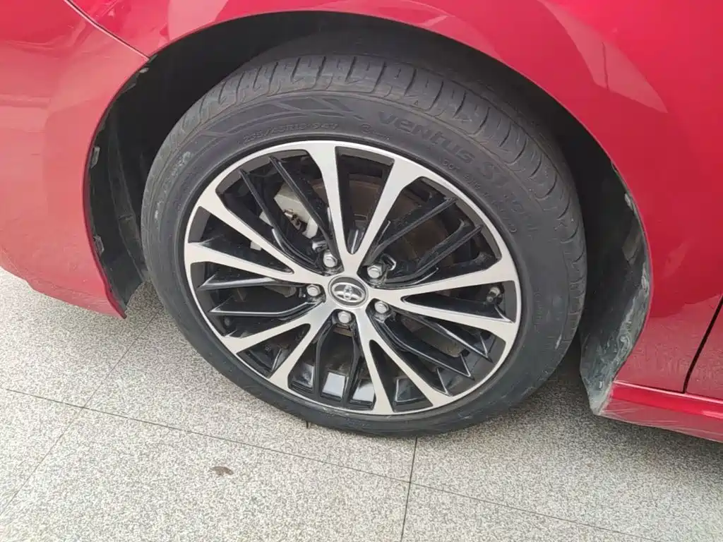Фото 23 - Toyota Camry