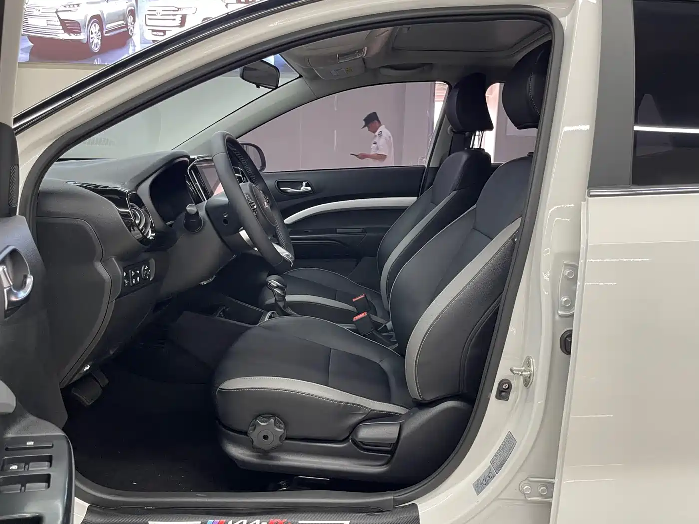Kia KX1 2021 1.4L CVT Sunroof Version фото 7