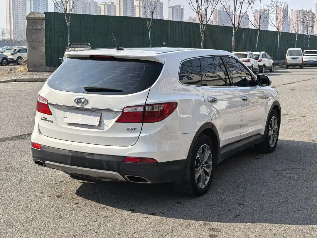 Hyundai Grand Santa Fe 2015 2.0T 7-Seat 2WD Leading Edition фото 4
