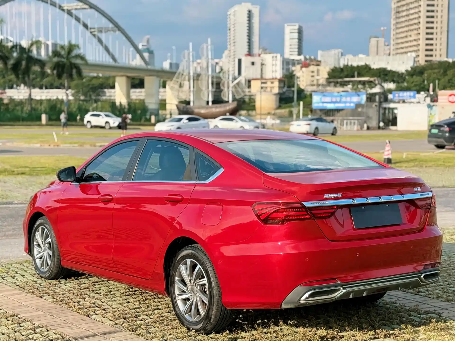 Фото 6 - Geely Binrui