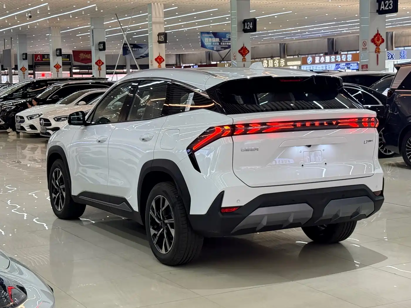 Geely Galaxy Galaxy L7 2025 Model EM-i 115km Long Range Edition фото 4
