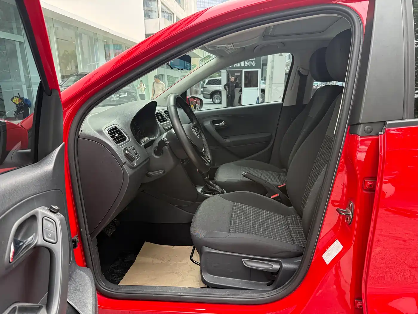 Volkswagen Polo 2016 1.6L Automatic Comfort фото 7