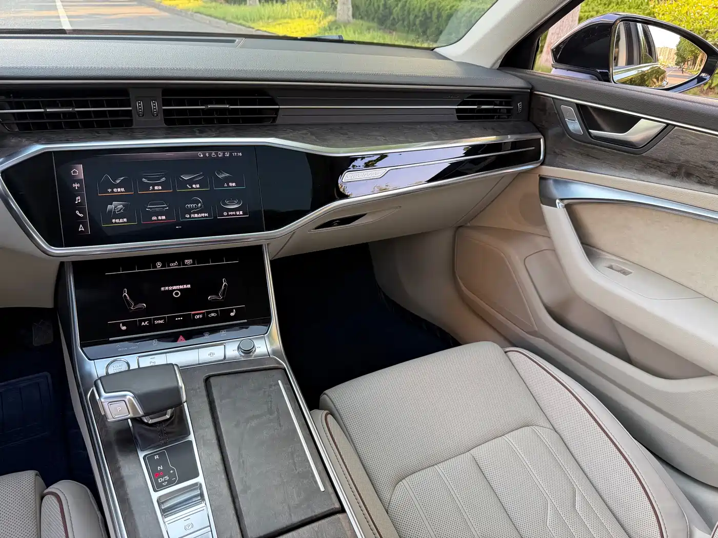 Фото 13 - Audi A6L