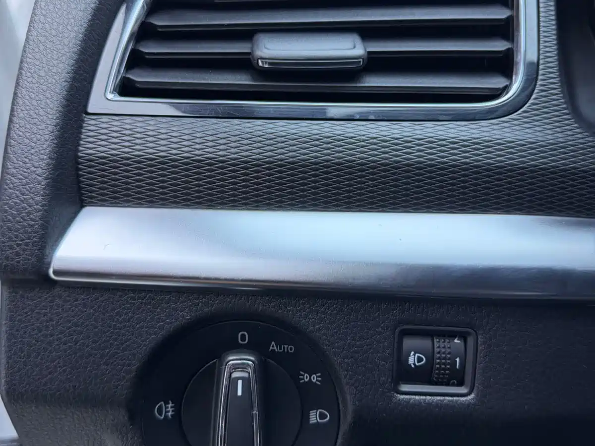 Škoda Kamiq 2023 1.5L Auto Comfort Edition фото 6