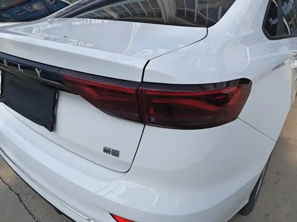 Фото 24 - Geely Emgrand