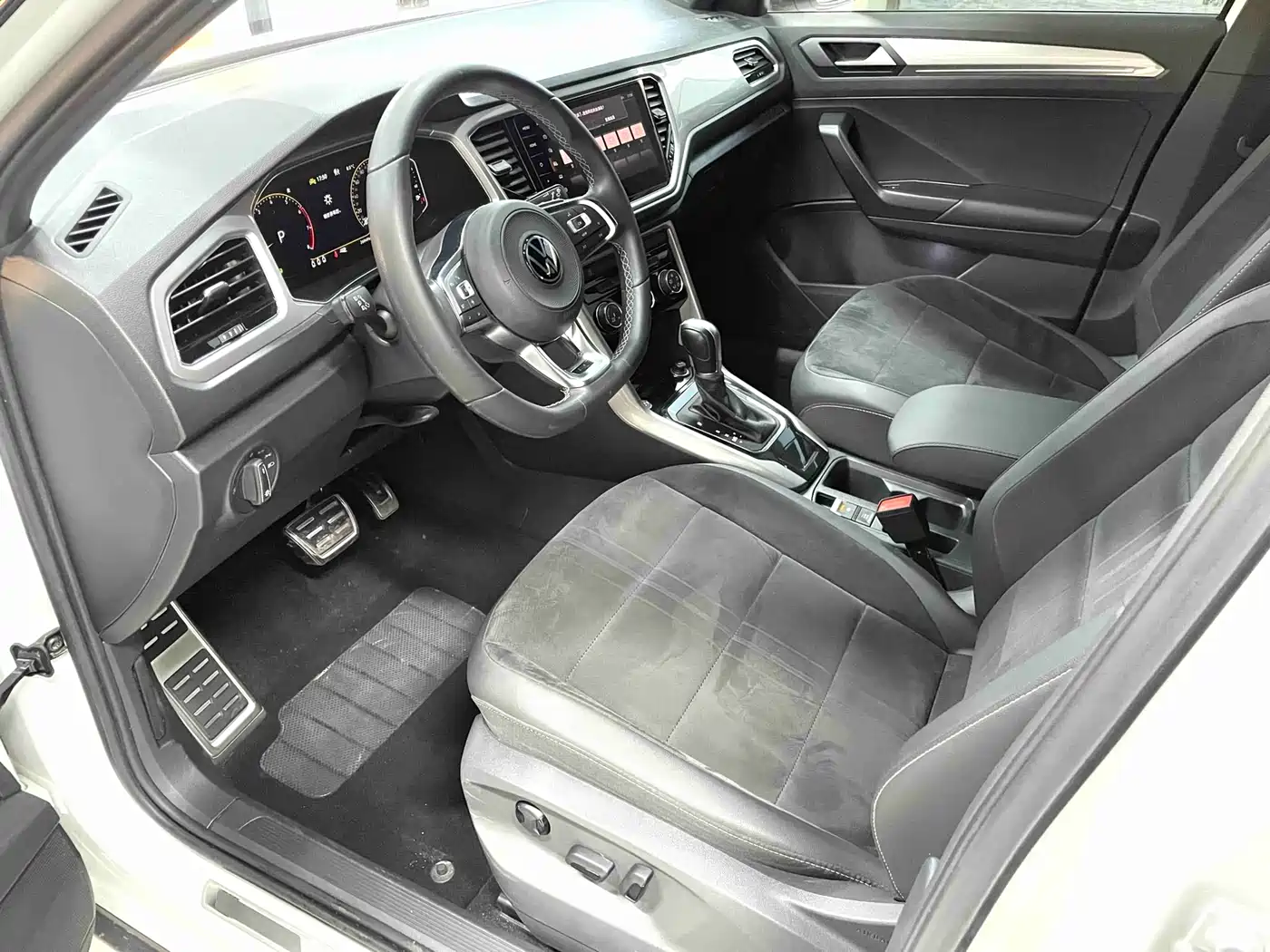 VOLKSWAGEN T ROC EXPLORING SONGS