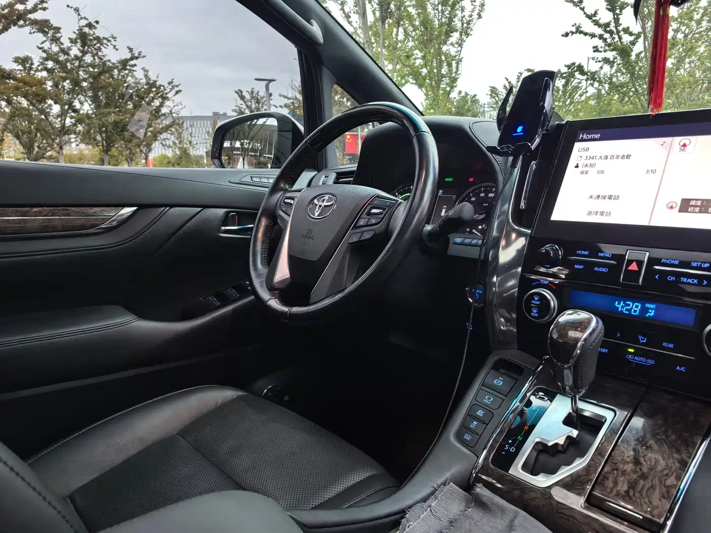 Toyota Alphard 2021 Hybrid 2.5L Ultimate фото 17