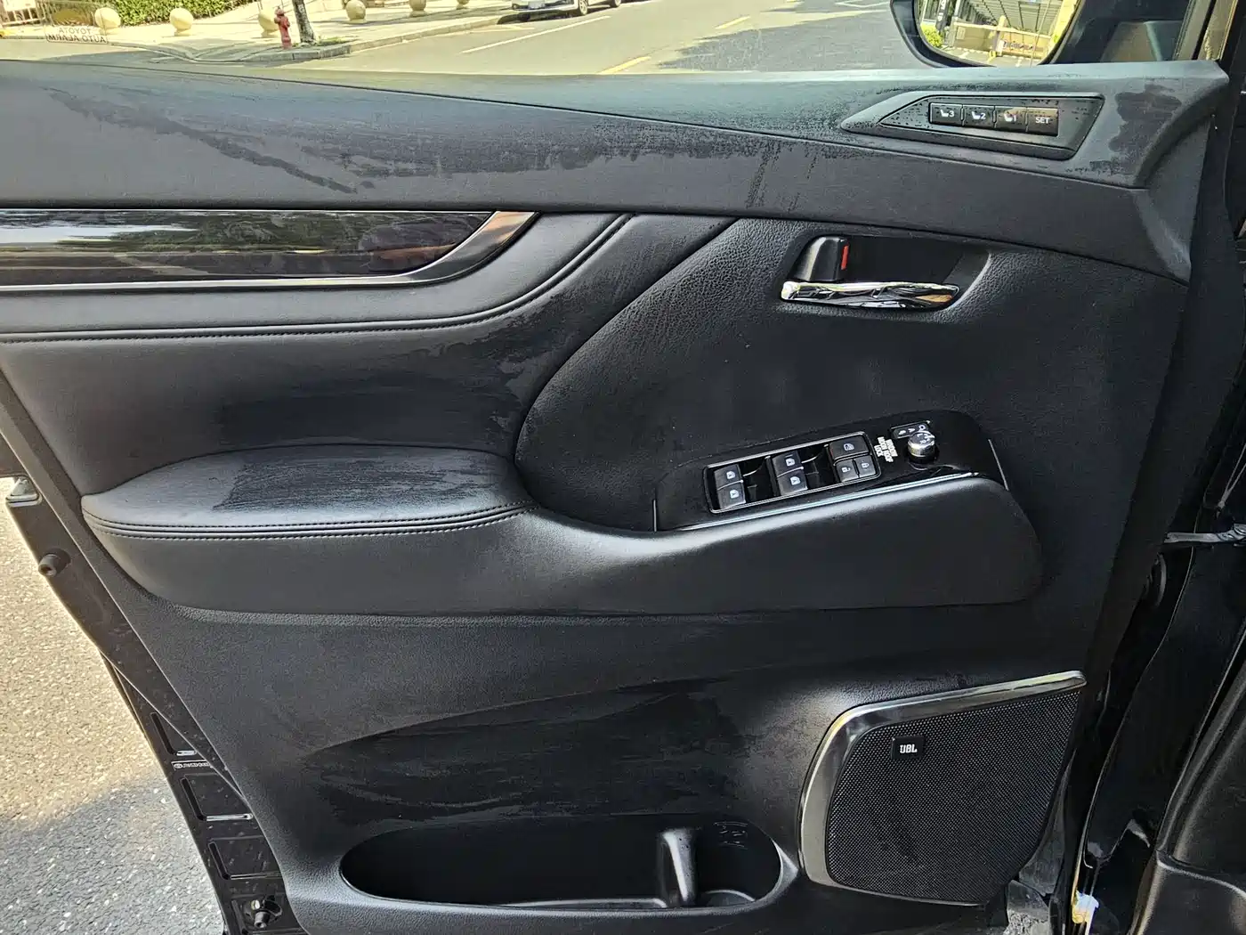 Toyota Vellfire 2019 Hybrid 2.5L HV Luxury Edition фото 8