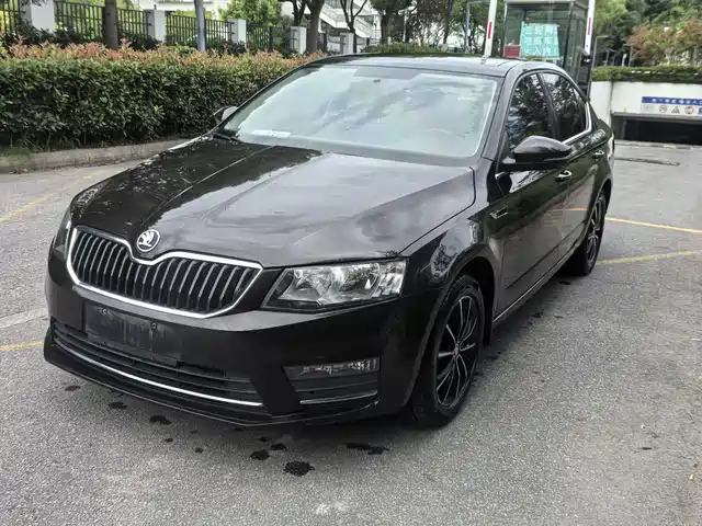Škoda Octavia 2017 1.6L Automatic Smart Edition