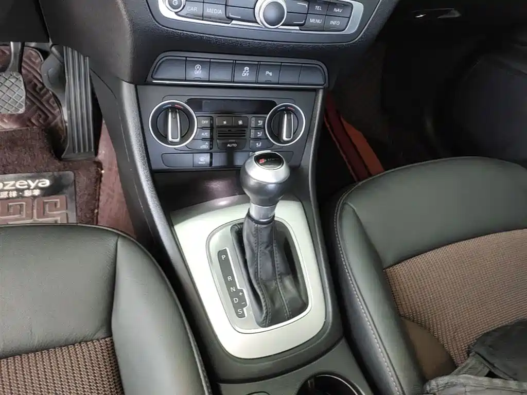 Audi Q3 2018 30th Anniversary Edition 30 TFSI Fashion фото 21
