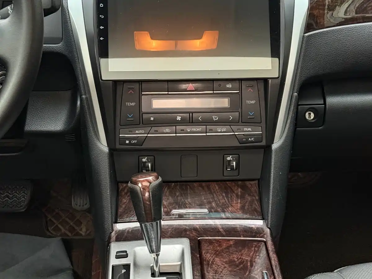 Toyota Camry 2015 2.0G Leading Edition фото 13