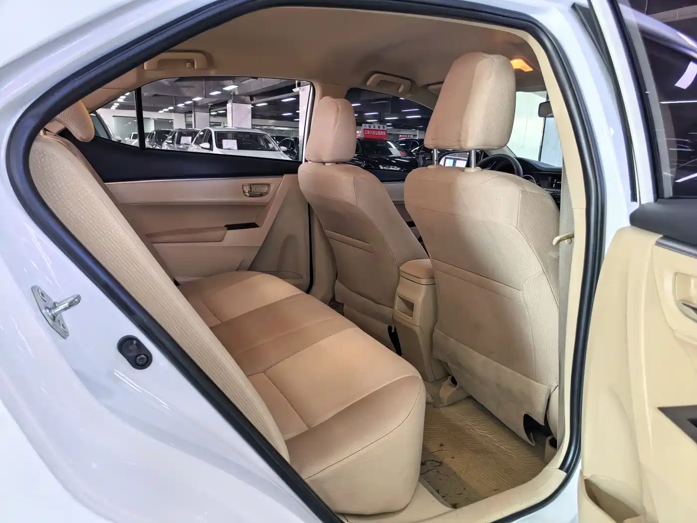 Toyota Corolla 2017 1.6L CVT GL фото 9