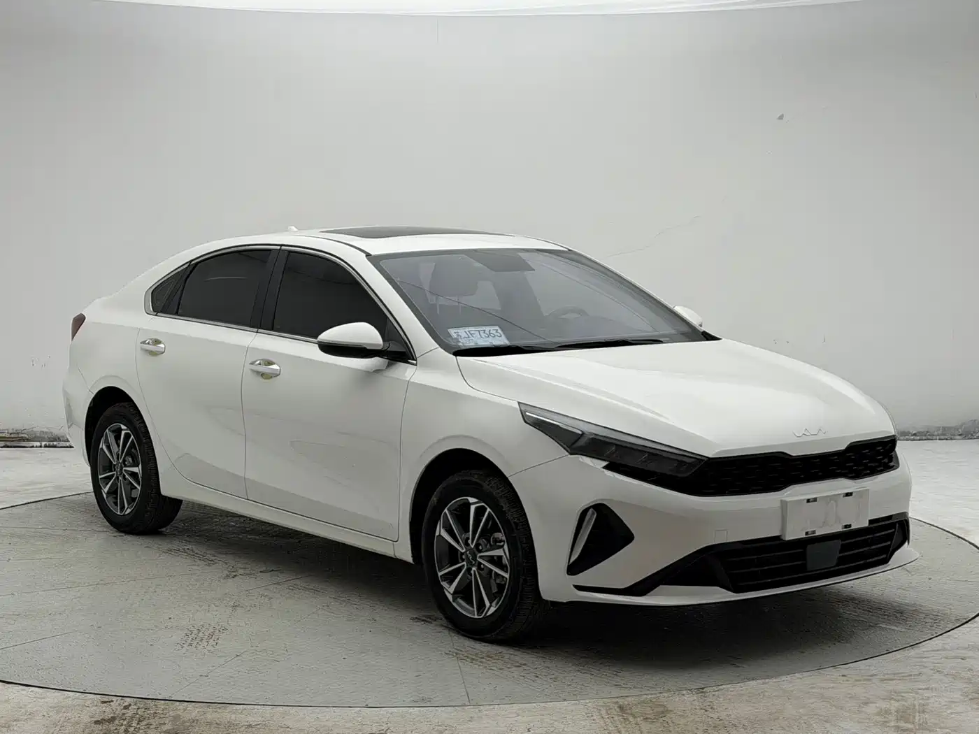 Kia K3 2023 Model 1.5L CVT Luxury Edition фото 3