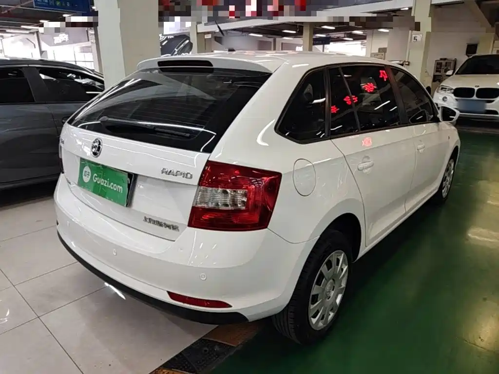 Škoda Skoda Rapid Spaceback 2017 2016 Facelift 1.6L Automatic Forward Edition