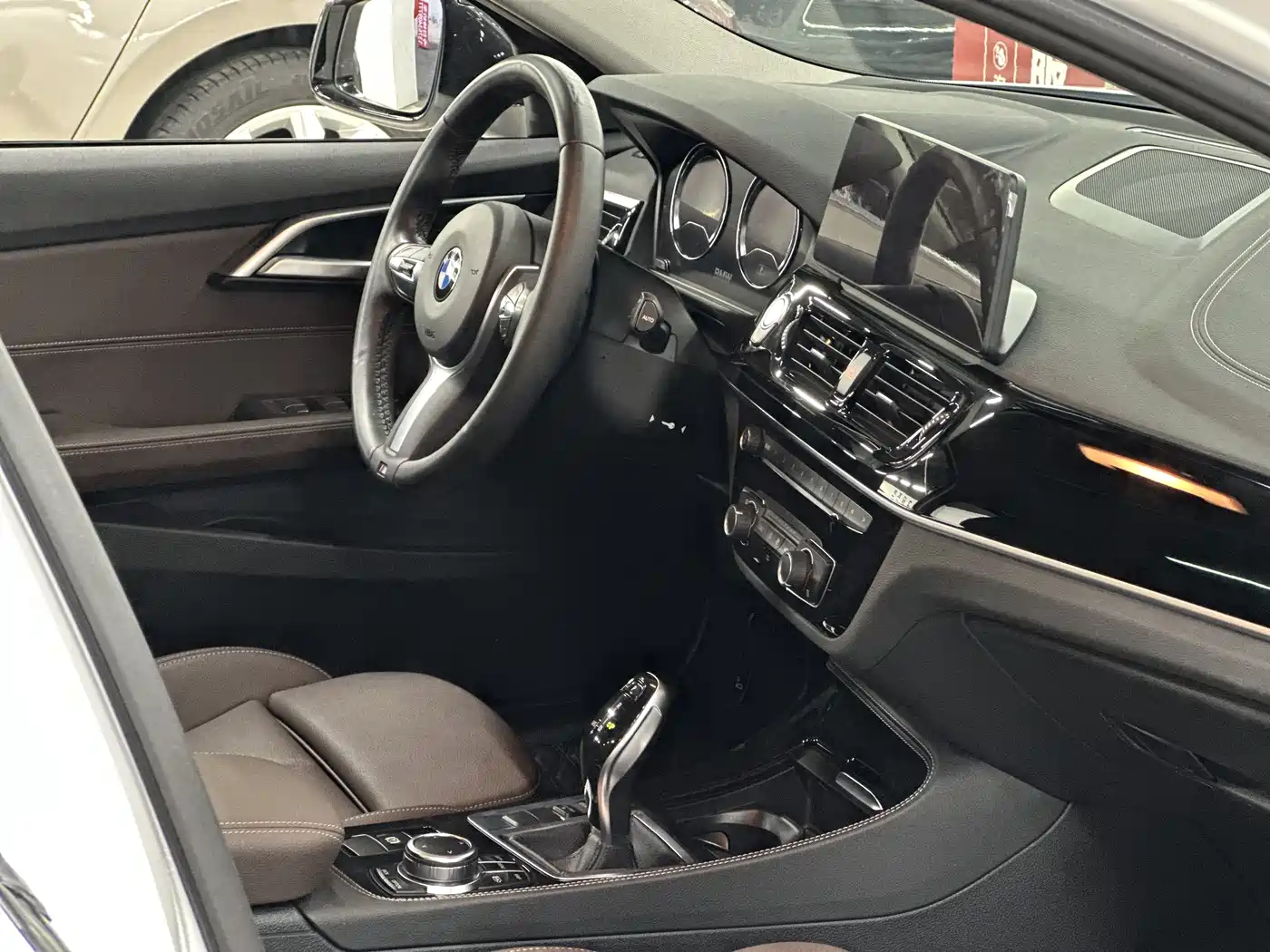 BMW 1 Series 2023 120i M Sport Shadow Edition фото 28