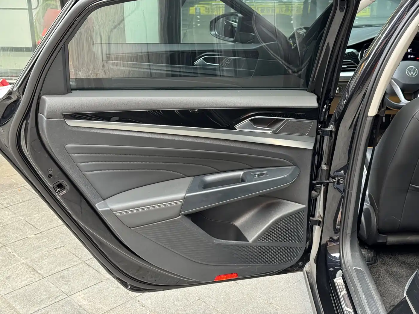 Volkswagen Passat 2022 330TSI Elite Edition фото 15