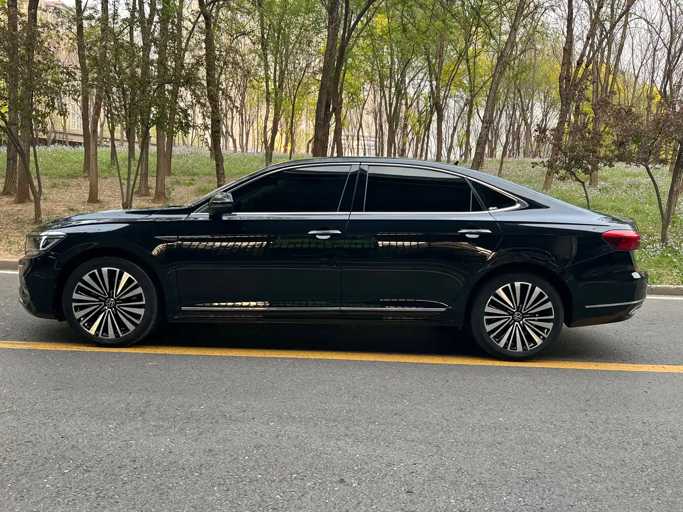 Volkswagen Passat 2021 Model 330TSI Luxury Edition фото 2