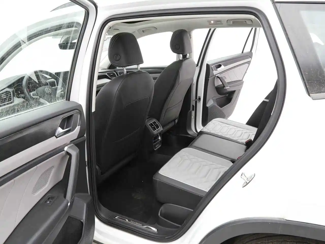 Volkswagen Tayron 2023 280TSI 2WD Luxury Plus Advanced Edition фото 9
