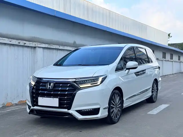 Honda Elysion 2.0L e:HEV, Люкс