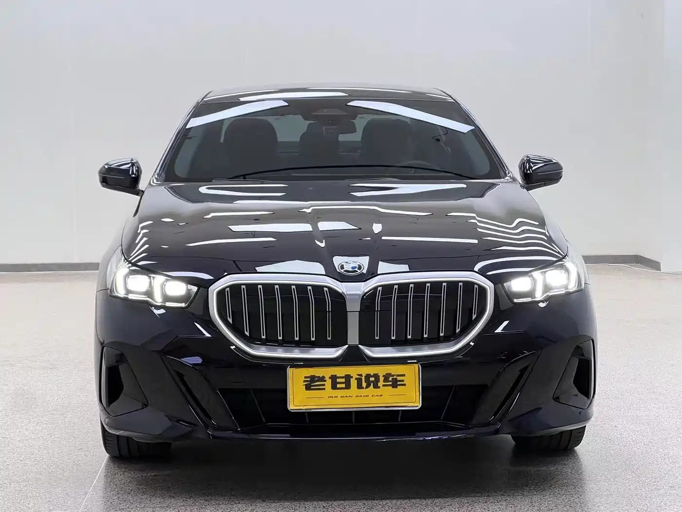 BMW 5 Series 2025 530Li Leading M Sport Package фото 2