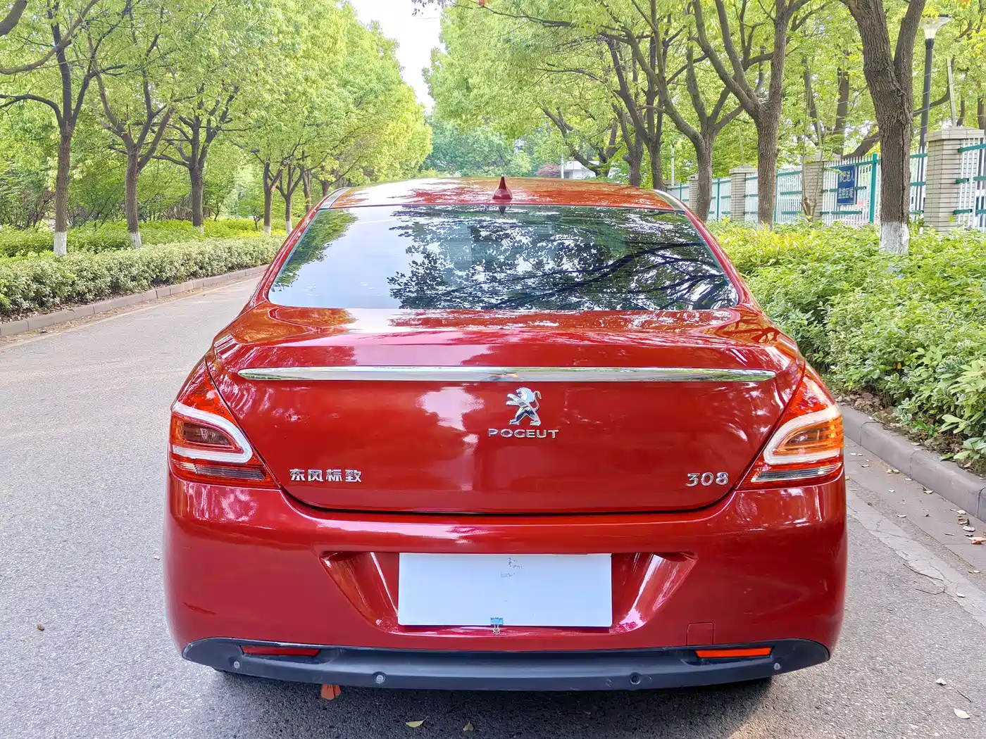 Peugeot 308 2014 Model Joy Edition Classic 1.6L Automatic Superior Style фото 17