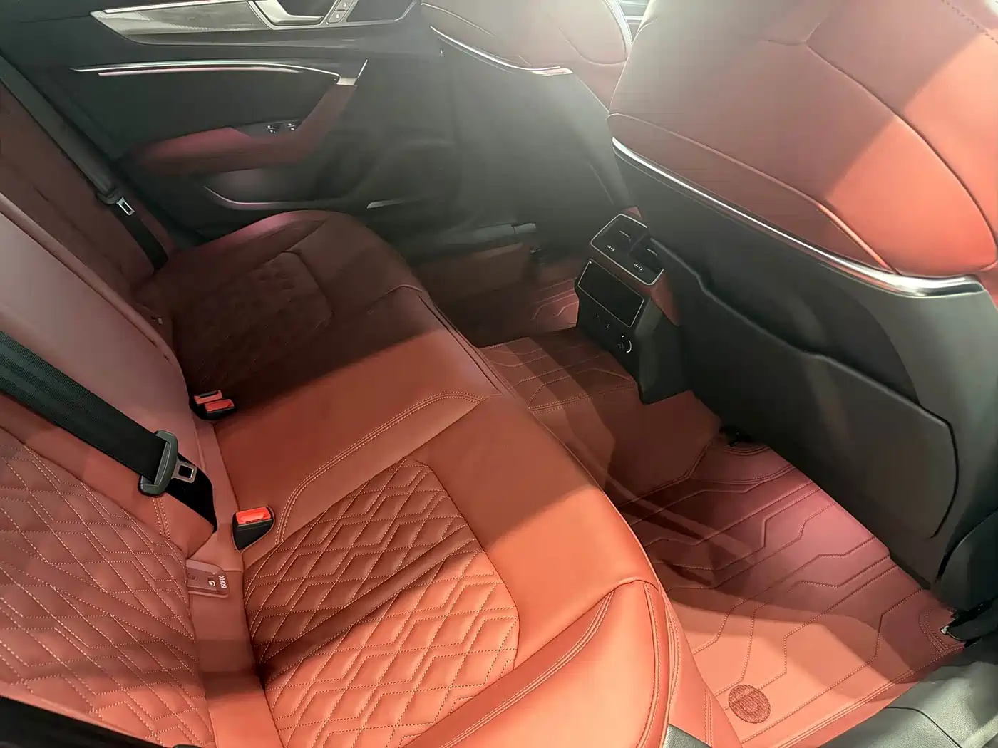 Audi A7L 2025 Model Year 45 TFSI quattro Black Knight Edition фото 15