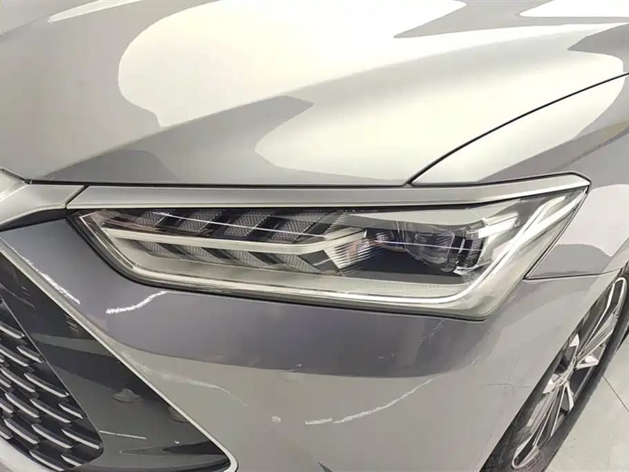 BYD Qin PLUS 2024 Glory Edition DM-i 55KM Leading фото 5