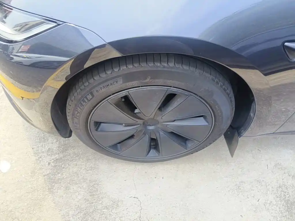 Фото 23 - Tesla Model 3