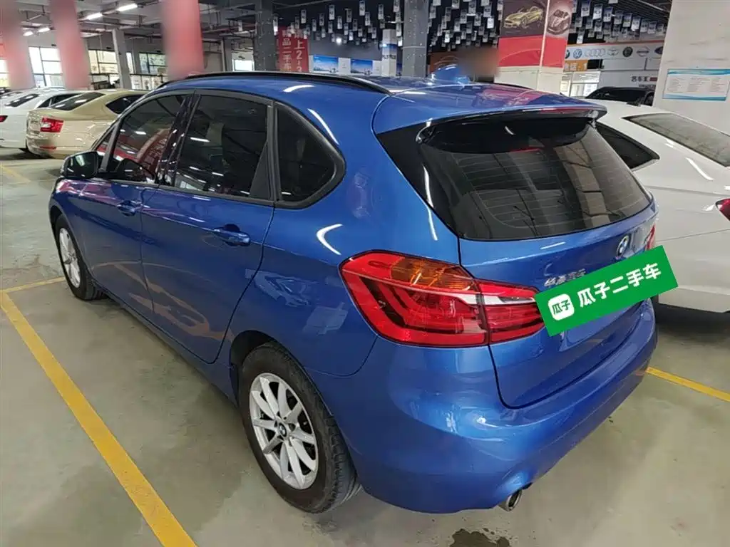 BMW 2 Series Touring 2018 218i Sport Line фото 5