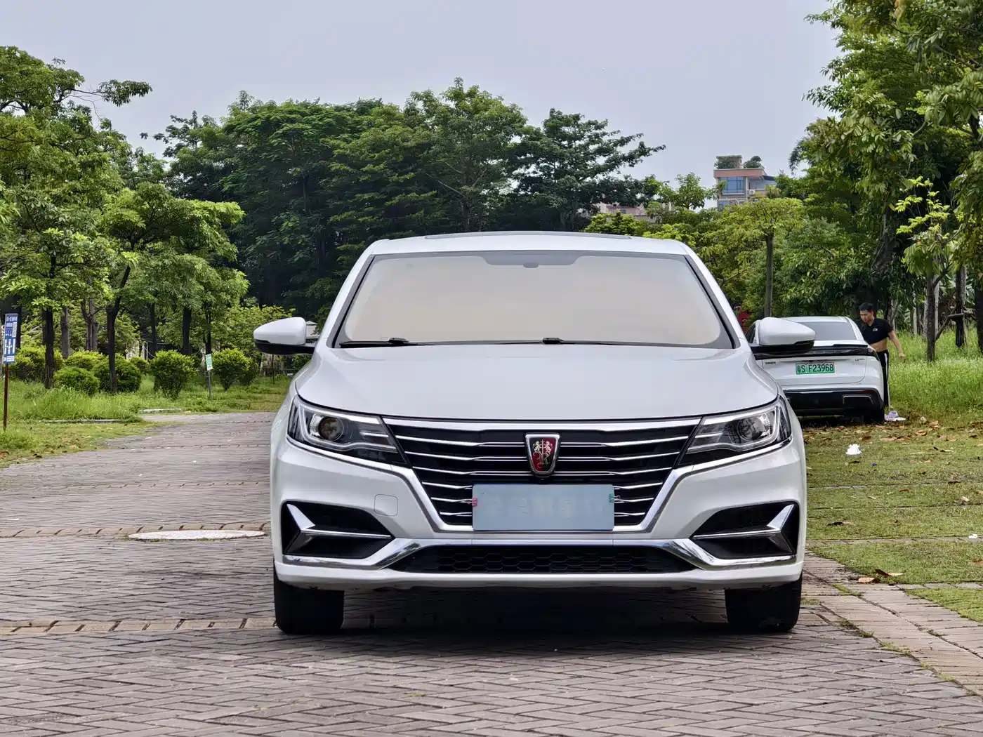 Roewe i6 2019 2019 PLUS 1.6L CVT 4G Connected Flagship Great Edition