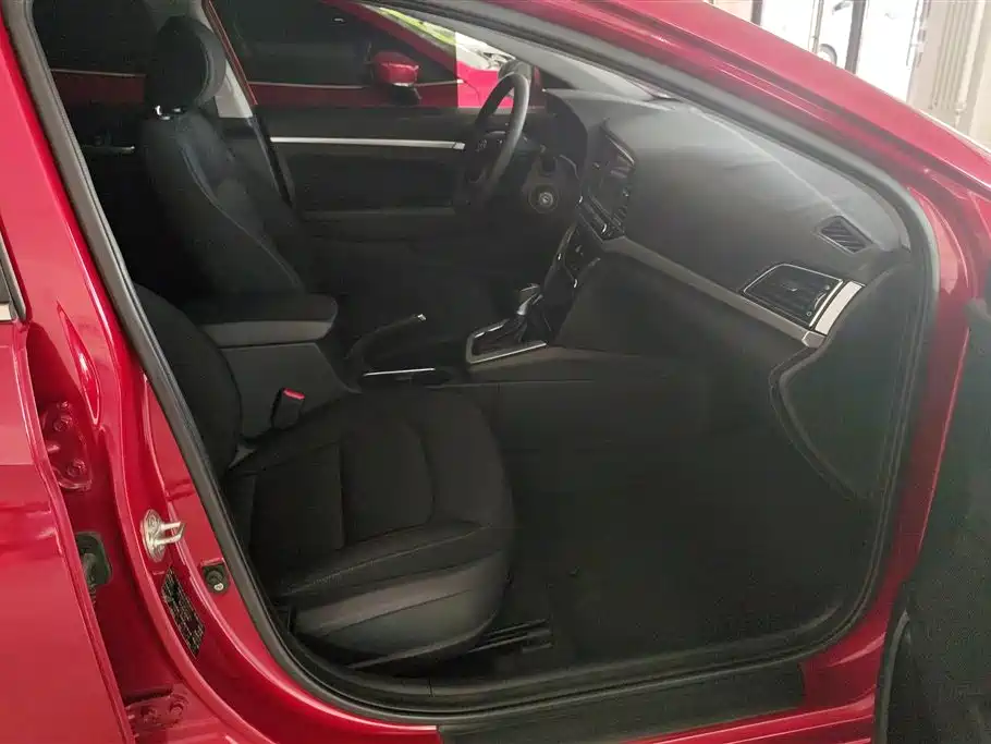 Hyundai Elantra 2016 Model 1.6L Automatic Smart Elite фото 8