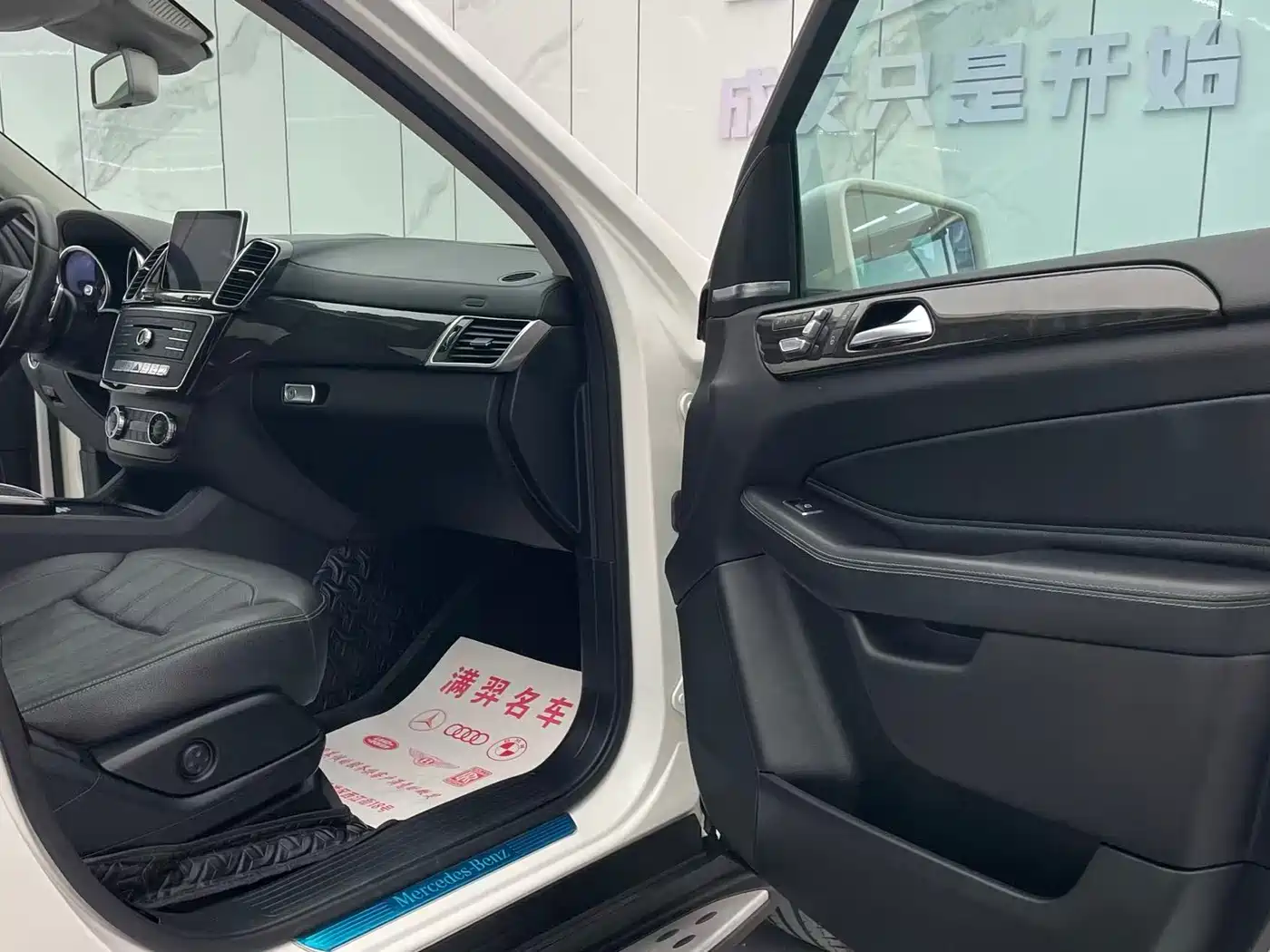 Mercedes-Benz GLS 2016 GLS 400 4MATIC Luxury фото 20