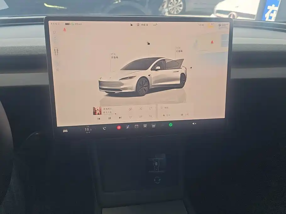 Фото 13 - Tesla Model 3