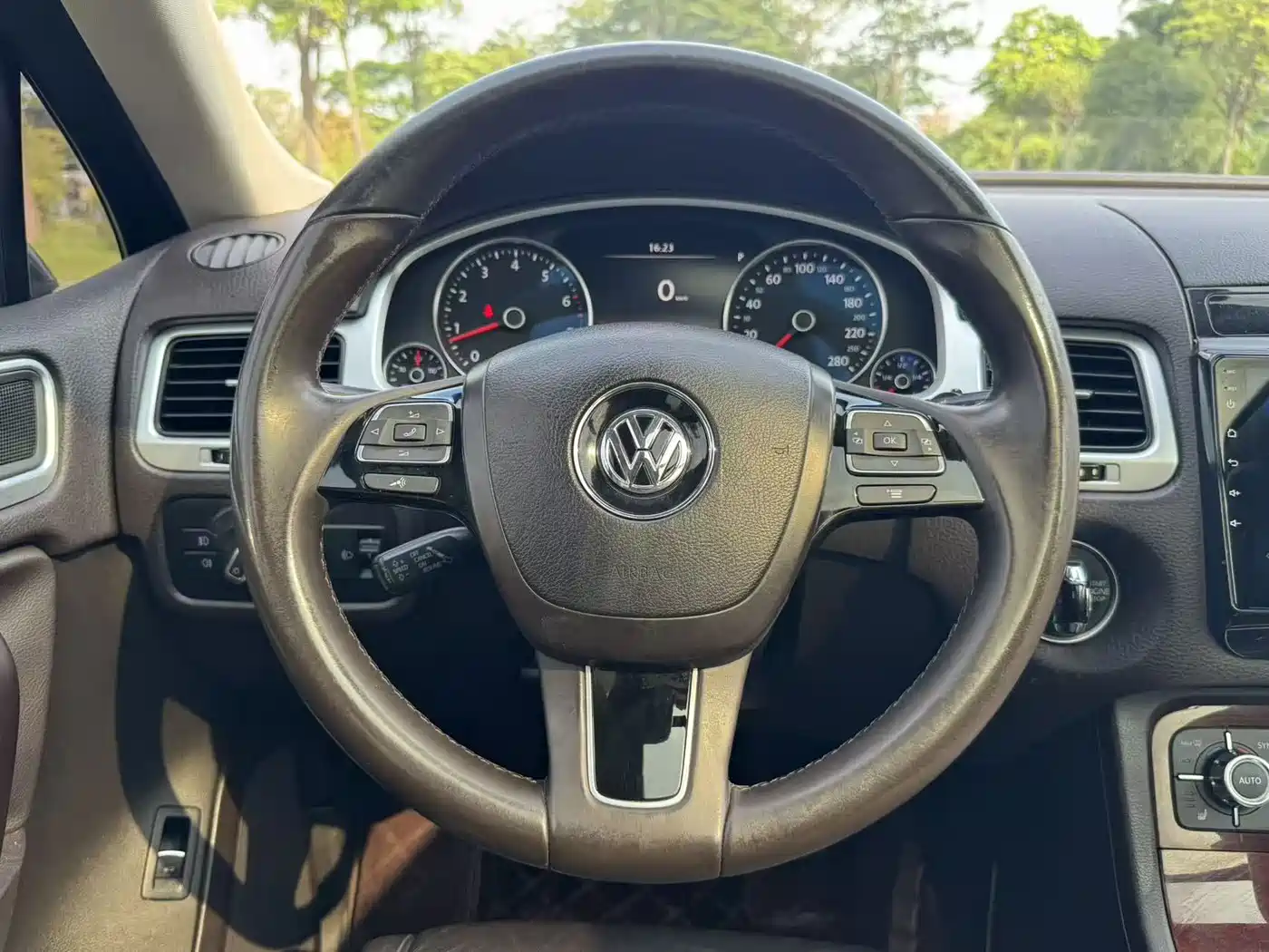 Volkswagen Touareg 2014 3.0TSI New Edge Edition фото 15