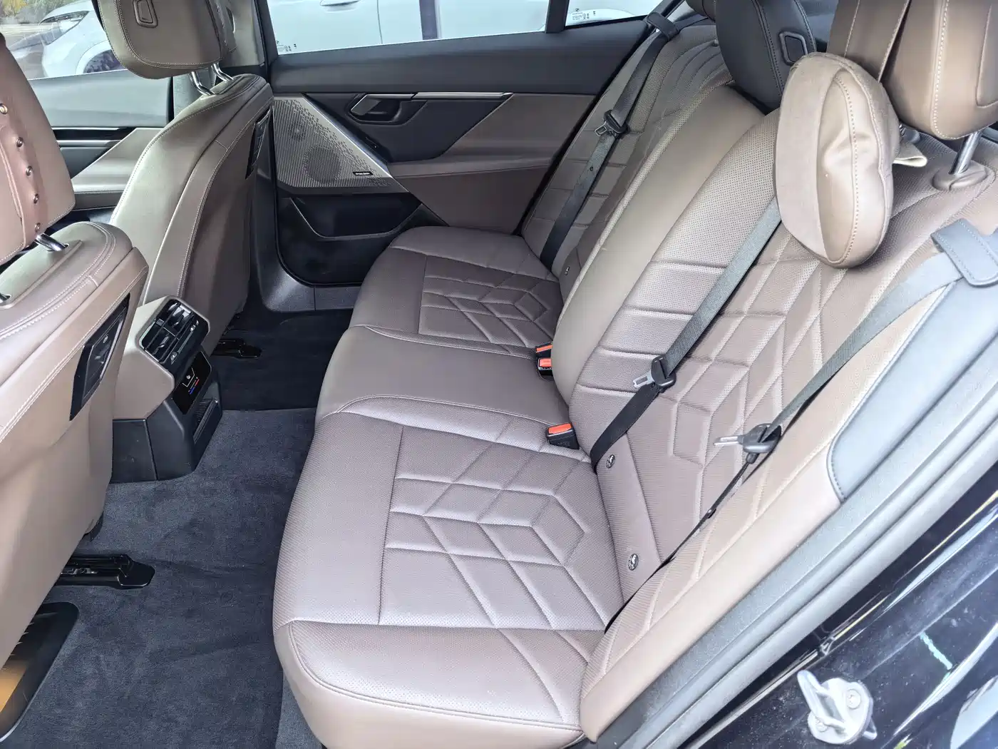 BMW 5 Series 2024 525Li M Sport Package фото 6