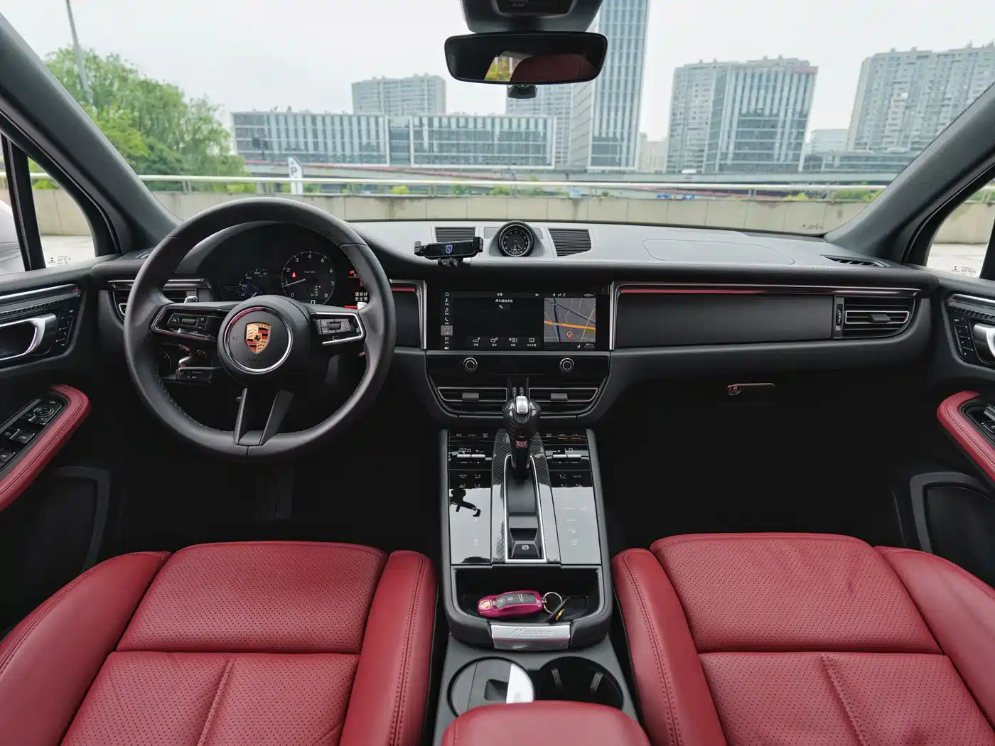 PORSCHE MACAN