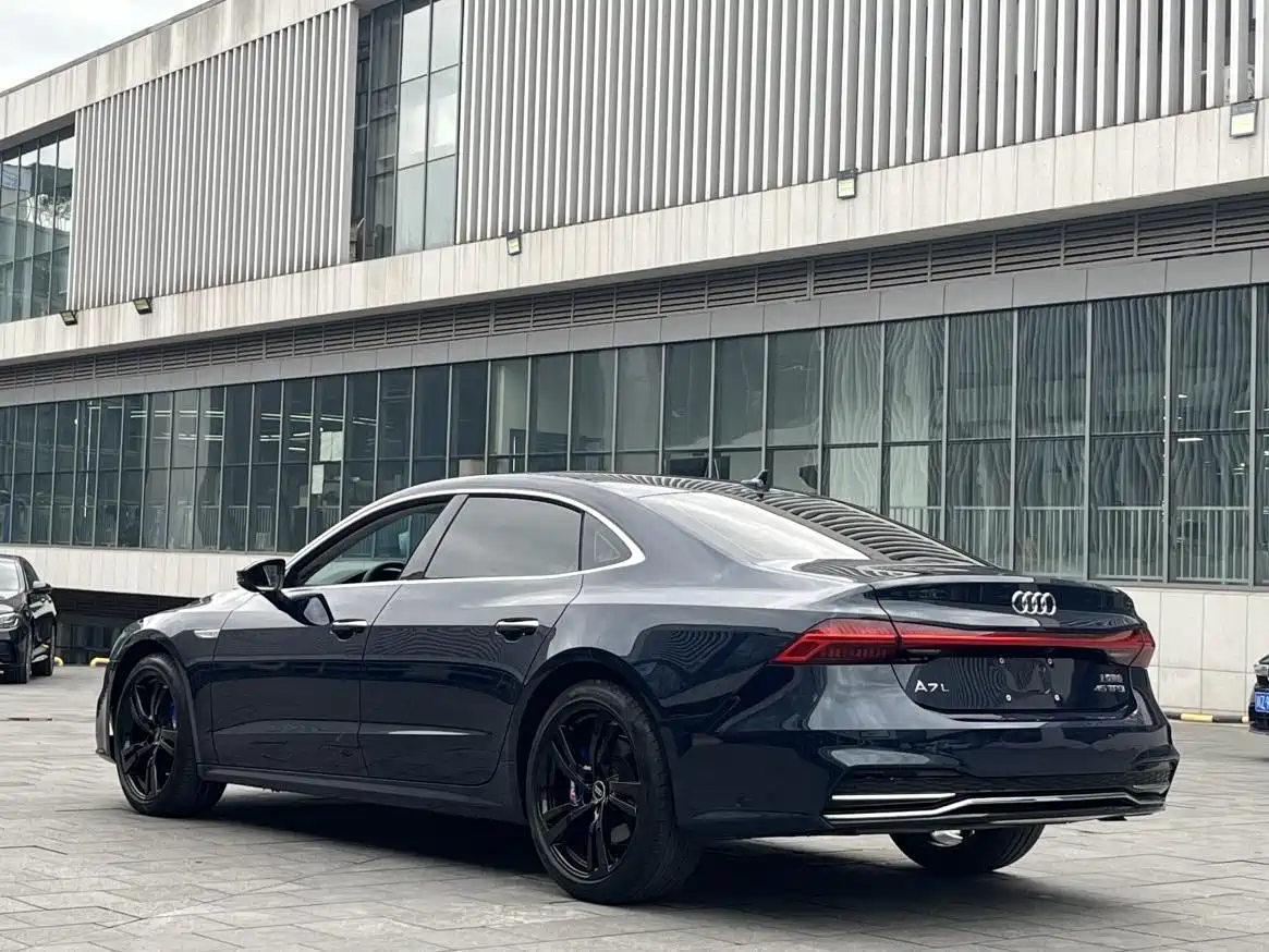 Audi A7L 2022 45 TFSI S-line Dream Builder Edition фото 12