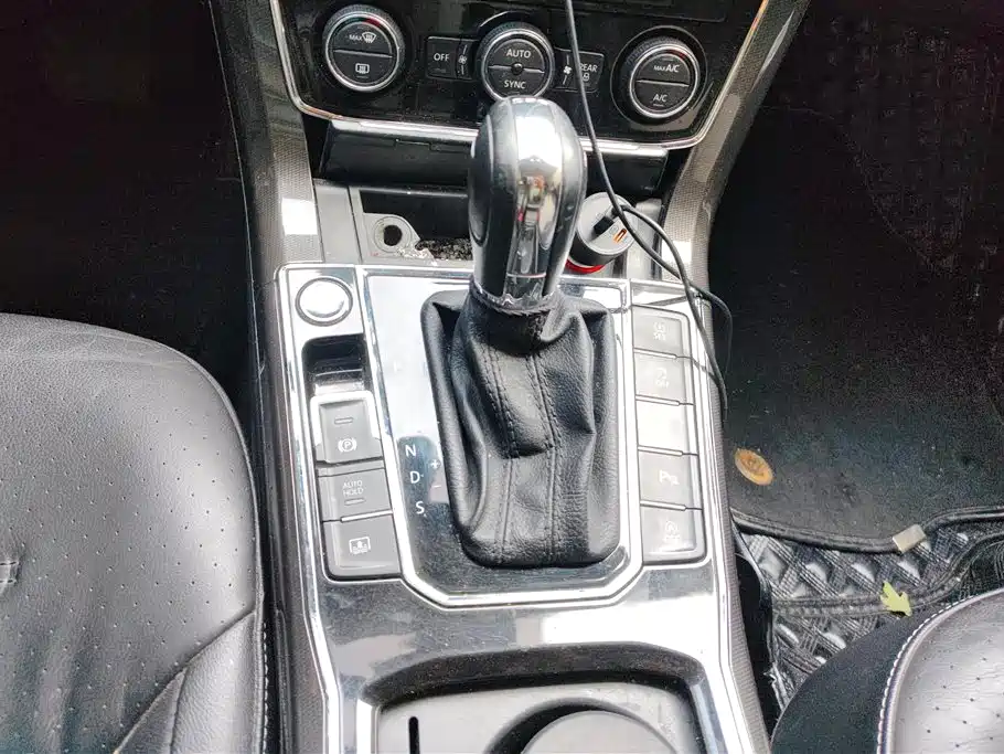 Volkswagen Passat 2016 330TSI DSG Executive Edition фото 16