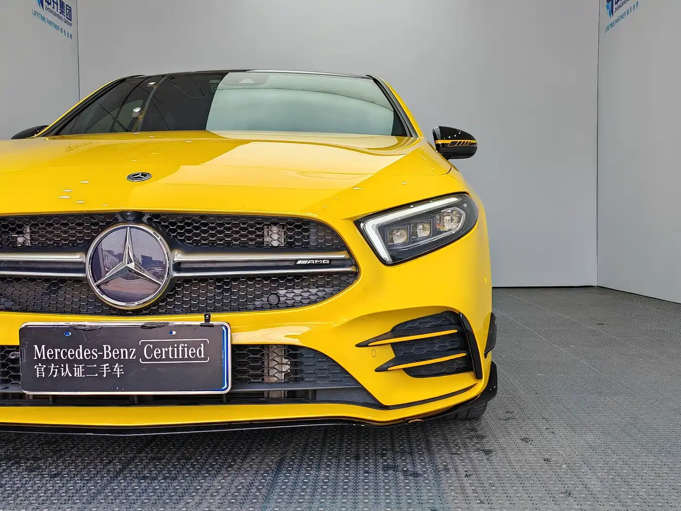 Mercedes-Benz A-Class AMG (Import) 2023 AMG A 35 4MATIC Sun Edition фото 19