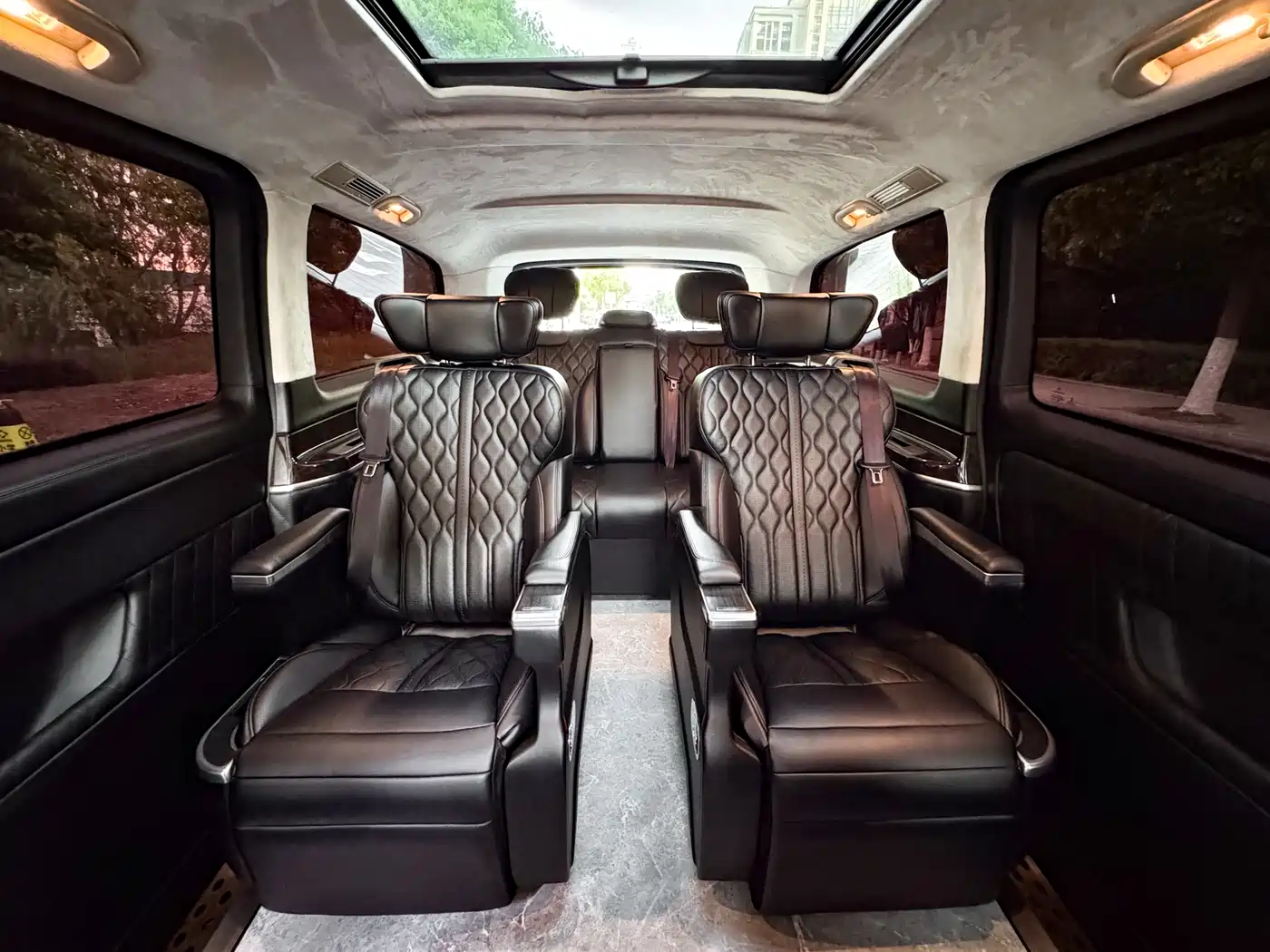 Mercedes-Benz V-Class 2018 V 260 L Premium Long Version China V фото 20