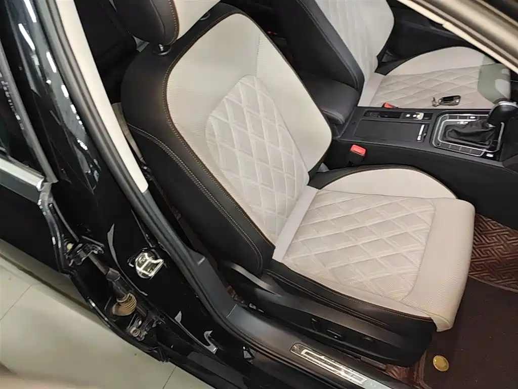 Volkswagen Magotan 2023 Model 2 Million Commemorative Edition 330TSI DSG Luxury фото 20