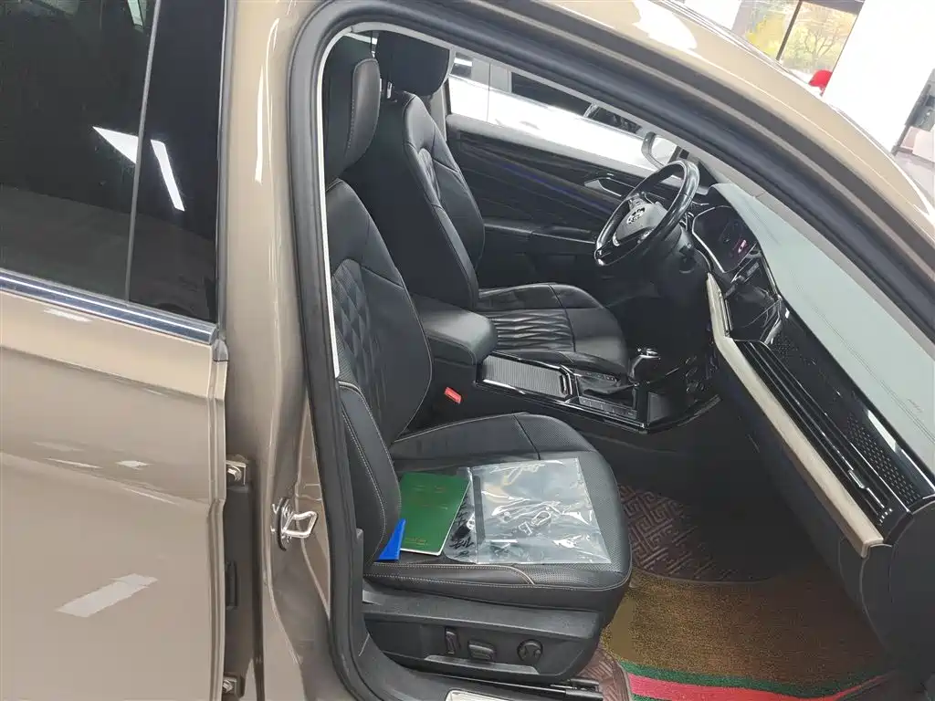 Volkswagen Passat 2019 330TSI Luxury Edition China VI фото 23