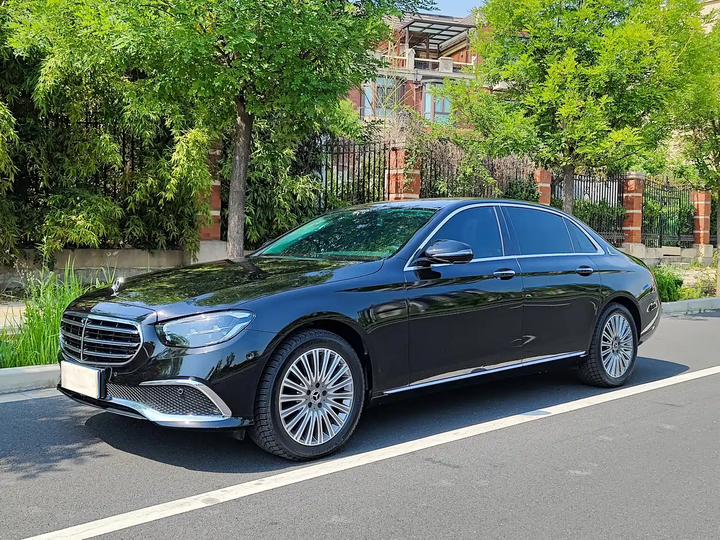 Mercedes-Benz E-Class 2022 E 300 L Fashion фото 16