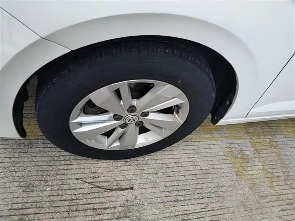 Volkswagen Polo 2019 Plus 1.5L Automatic Panorama Enjoyment Edition фото 23
