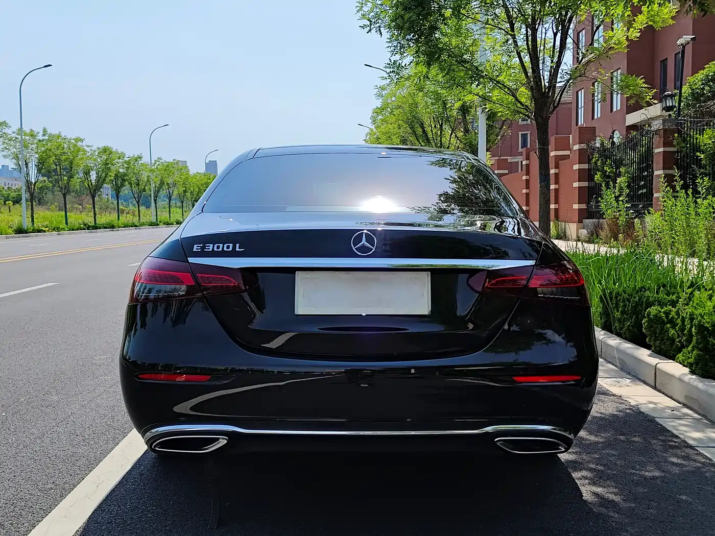 Mercedes-Benz E-Class 2022 E 300 L Fashion фото 31