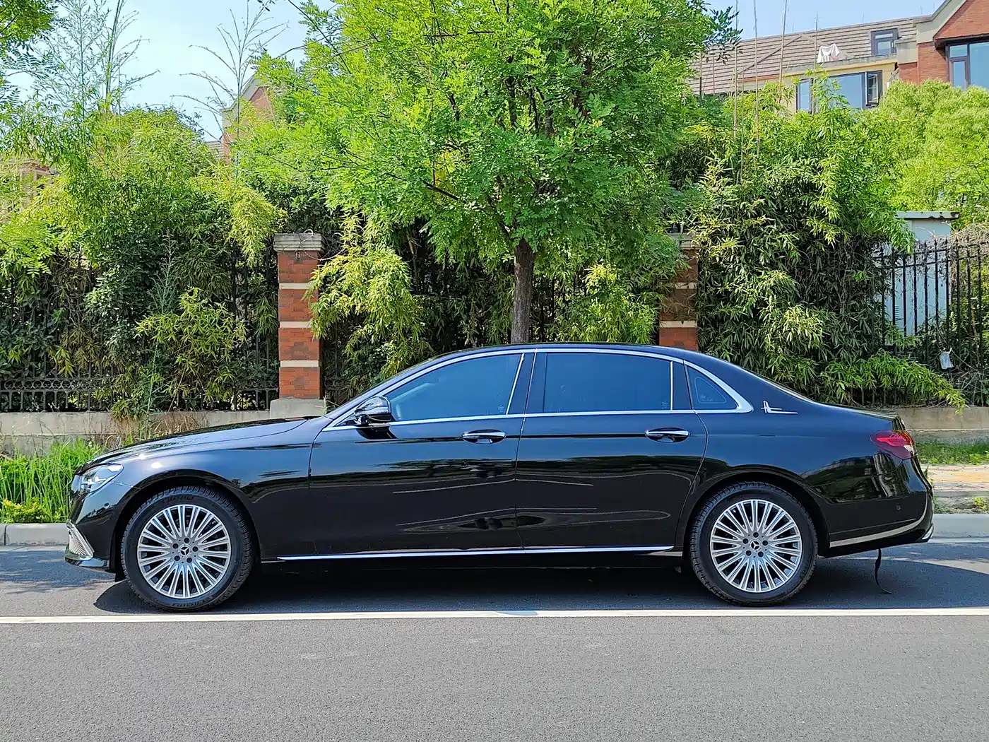 Mercedes-Benz E-Class 2022 E 300 L Fashion фото 19