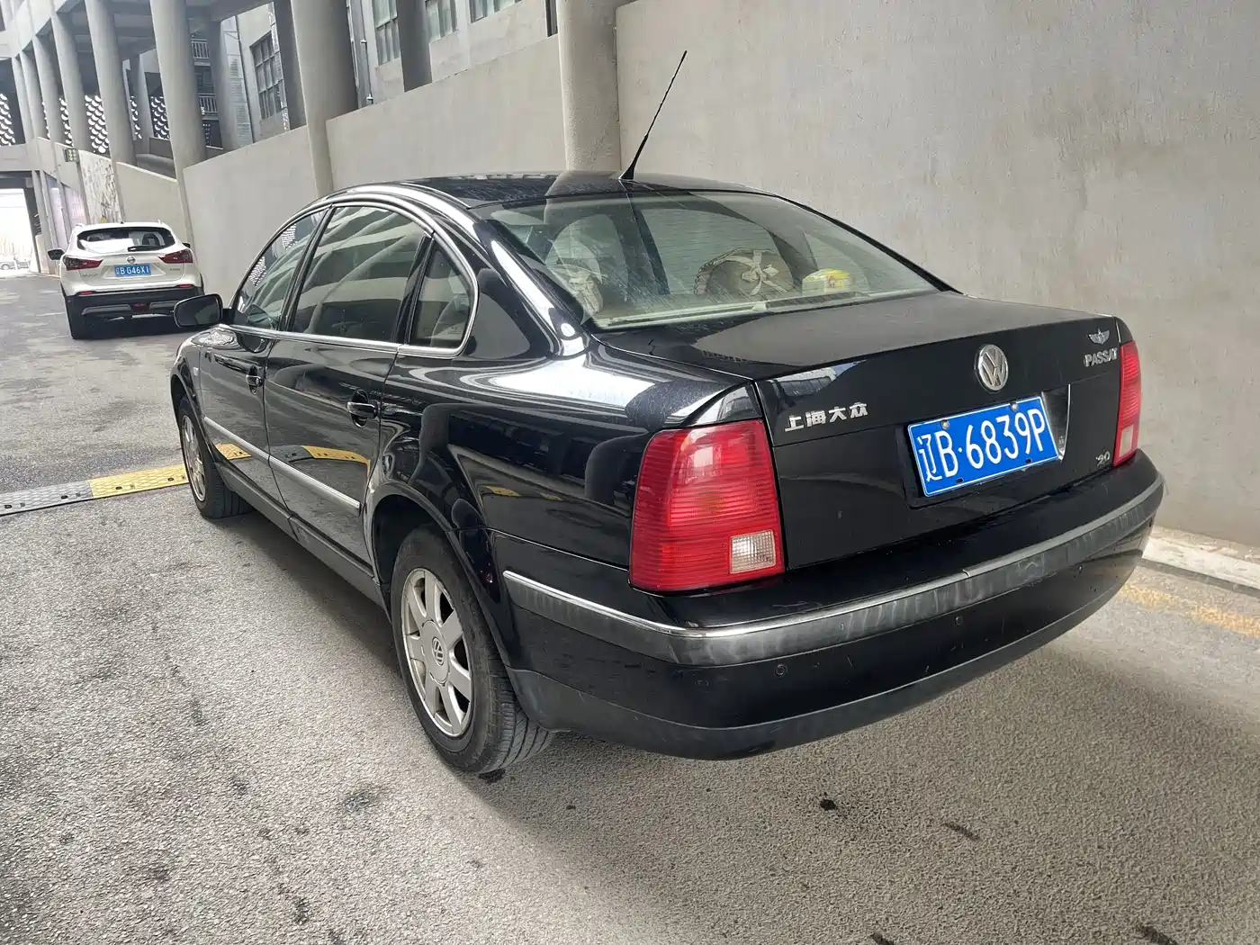 Volkswagen Passat 2004 Model 2.0L Manual Base фото 9