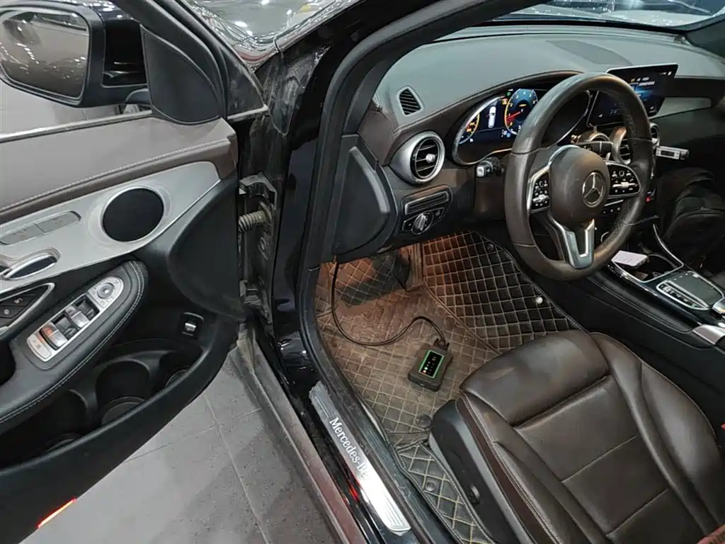 MERCEDES-BENZ GLC