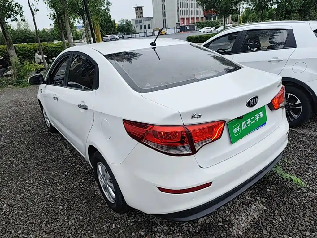 Kia K2 2017 2015 Sedan 1.4L MT GLS
