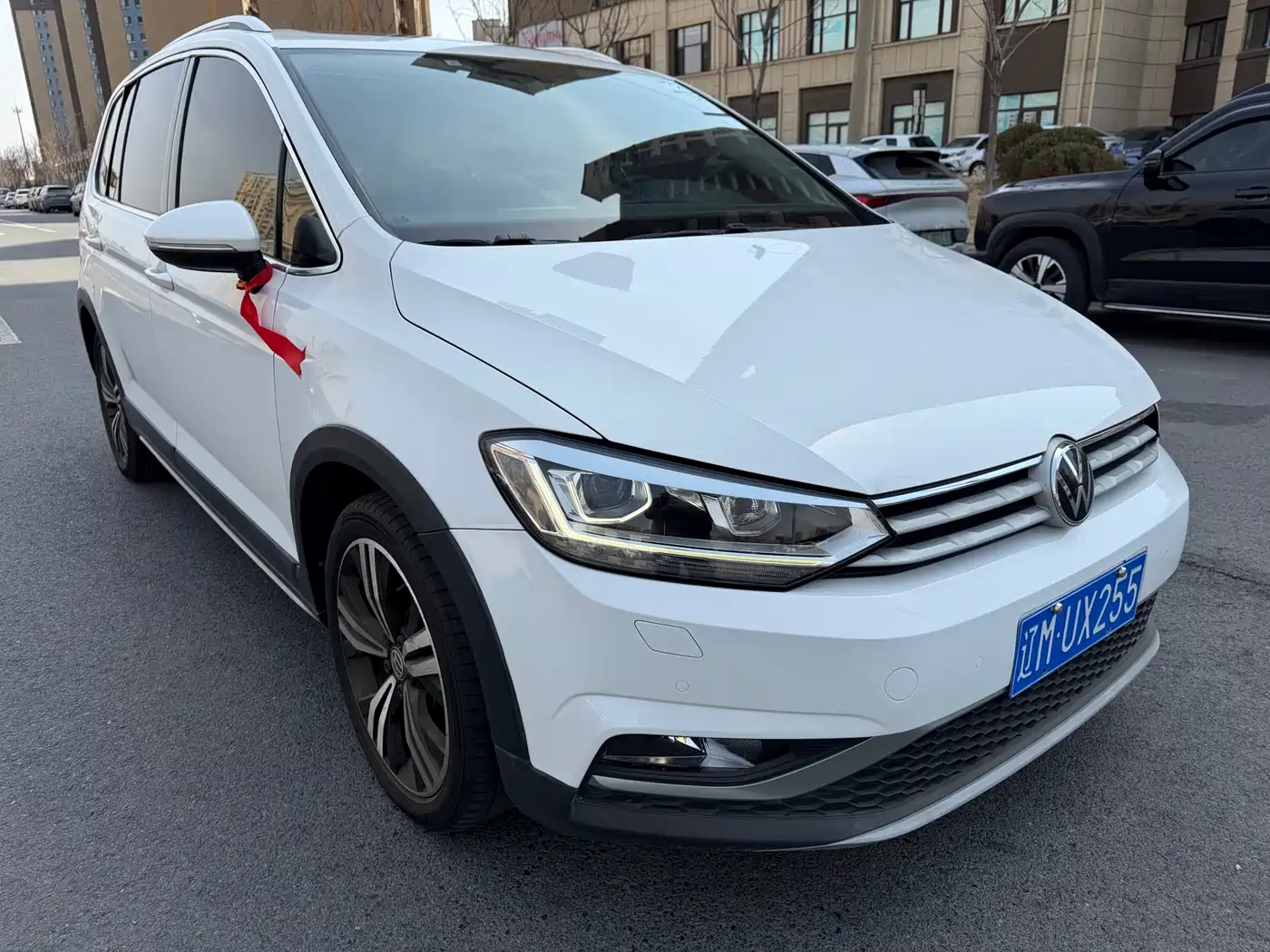 Volkswagen Touran 2018 Touran L 280TSI DSG Frontier Edition 7-Seater China V фото 3